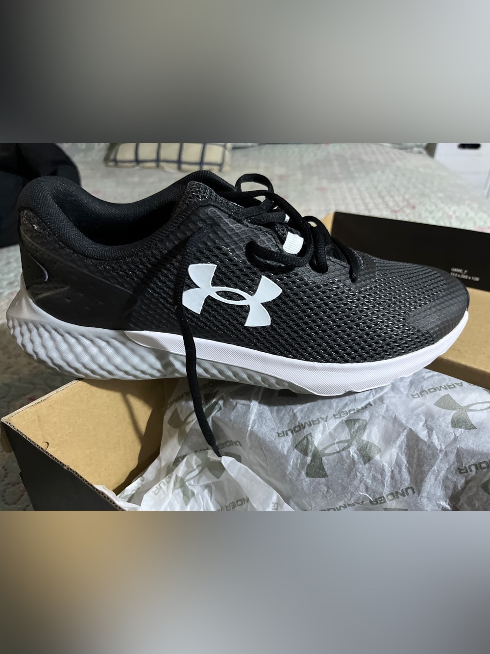 Men’s brand new under Armour shoes size 10
